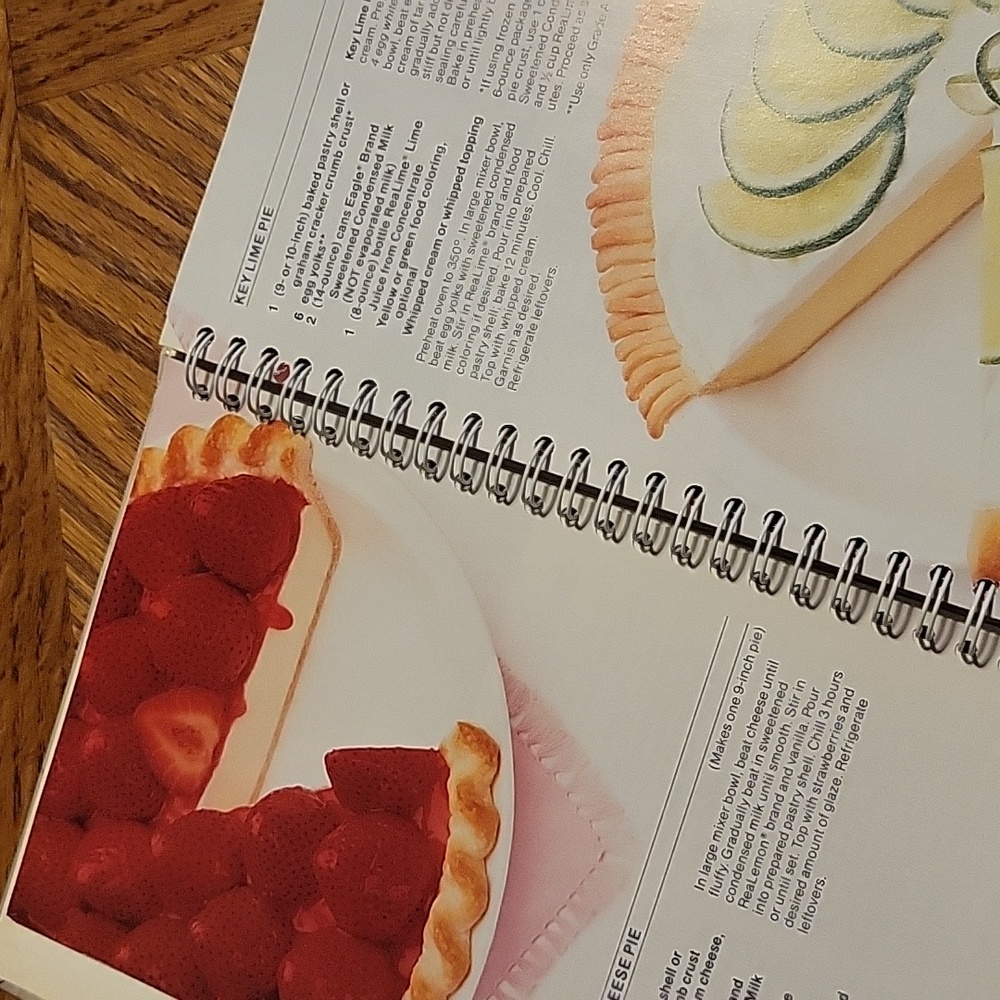 ● Cookbook: Simply Delicious Desserts - Picture 5 of 12